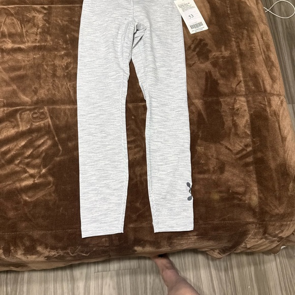 NWT woman’s size 4 lululemon Wunder Under Gray Leggings w The Orange Theory Logo - Picture 4 of 16
